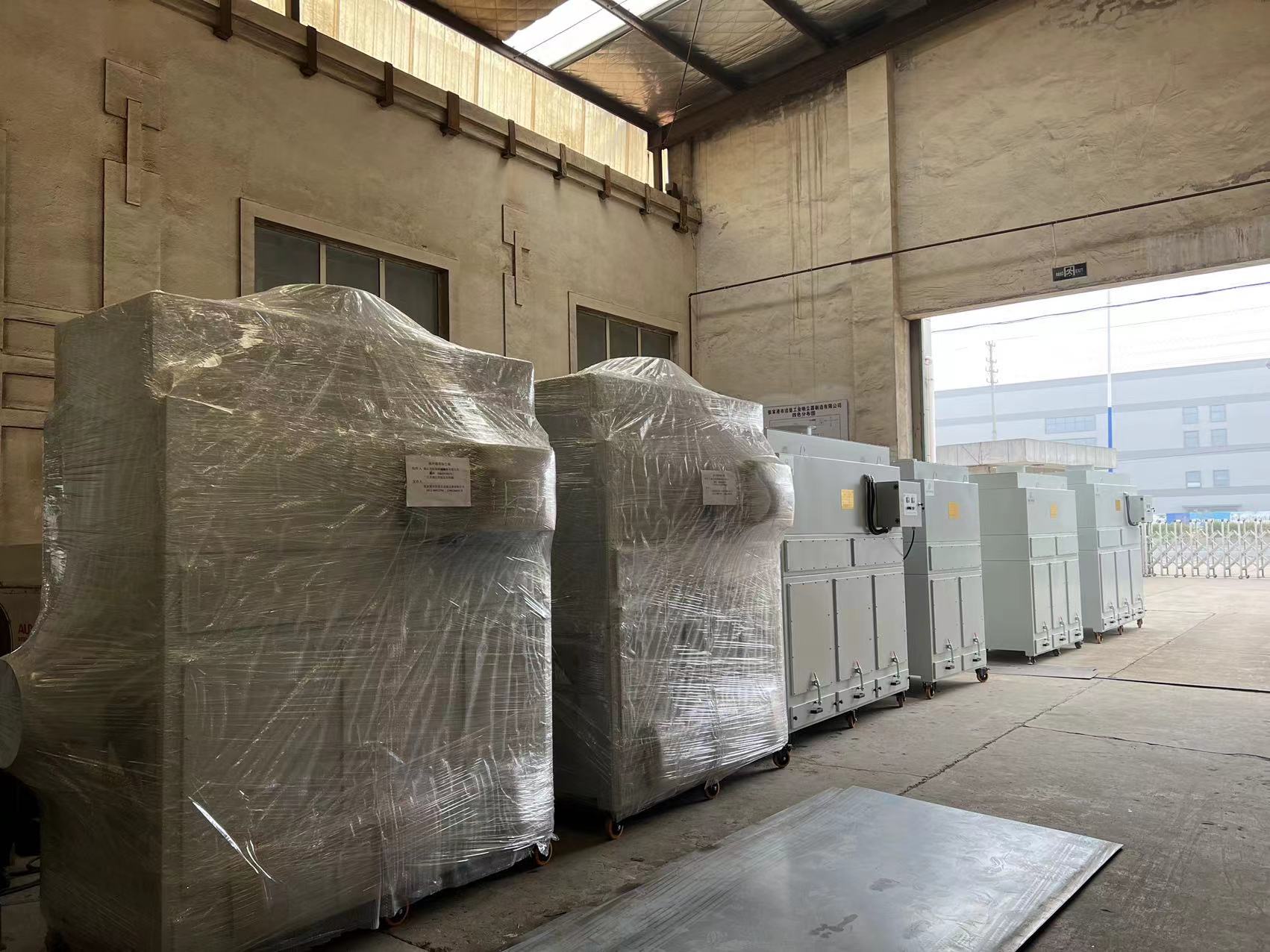 一批激光切割机除尘器发货中—张家港59博论坛网工业吸尘器