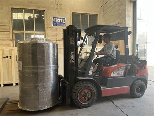 美国企业某食物公司定制的除尘装备打包发货_59博论坛网