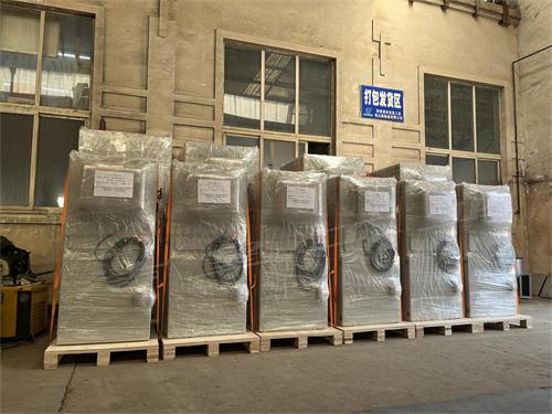 哈尔滨客户定制的十台脉冲滤筒除尘器打包发货——59博论坛网工业_59博论坛网