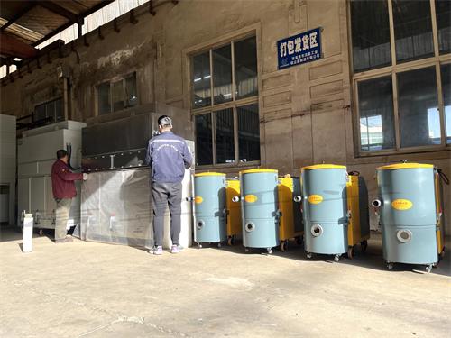 脉冲滤筒除尘器和工业吸尘器打包发往浙江、吉林——59博论坛网工业_59博论坛网