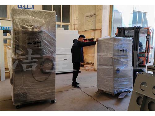 三台脉冲滤筒除尘器打包发货——59博论坛网工业_59博论坛网