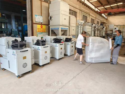 真空脉冲工业吸尘器发往四川_59博论坛网